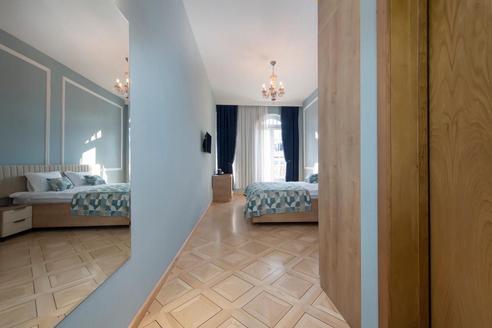 Hotel Solo Тбилиси Экстерьер фото