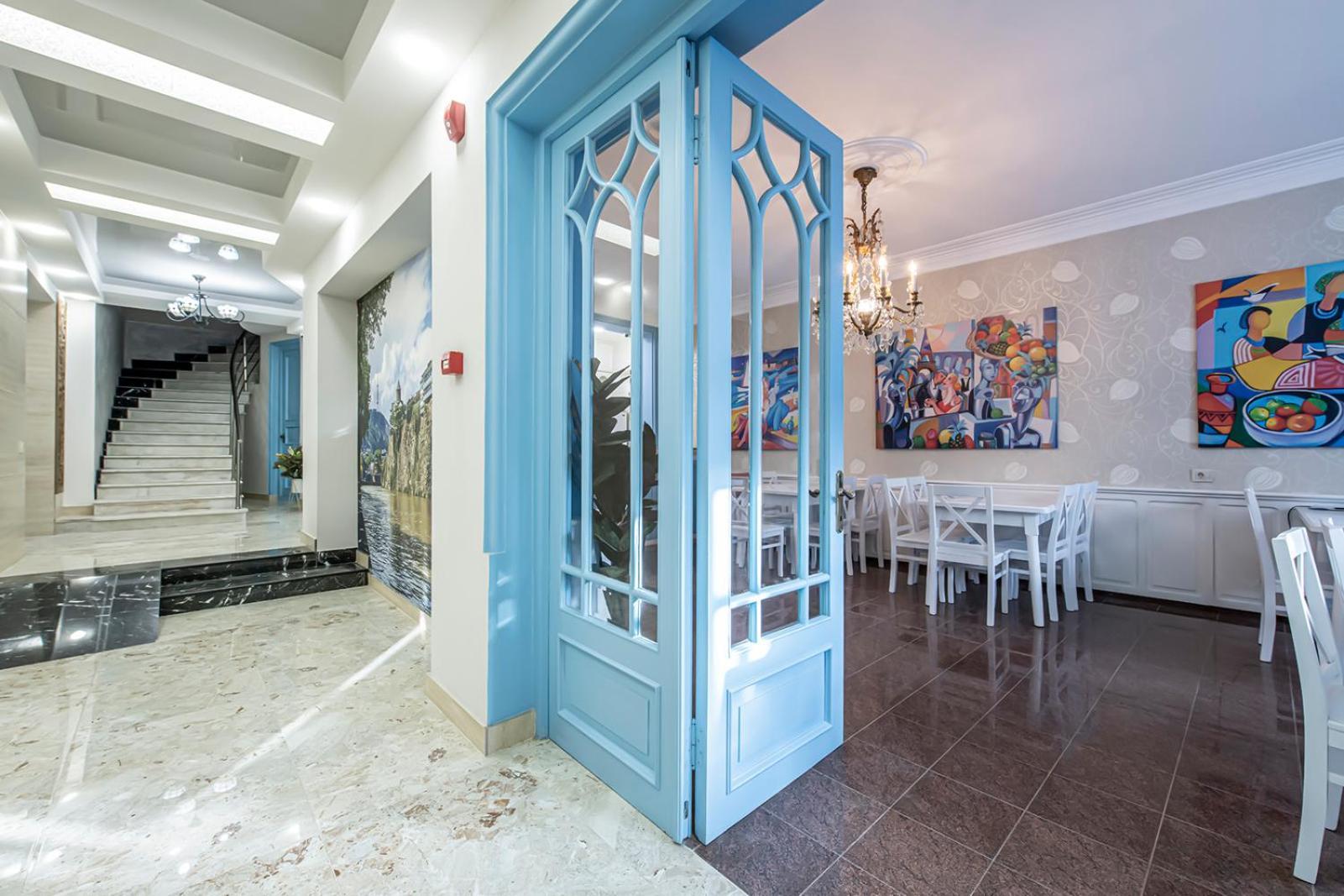 Hotel Solo Тбилиси Экстерьер фото