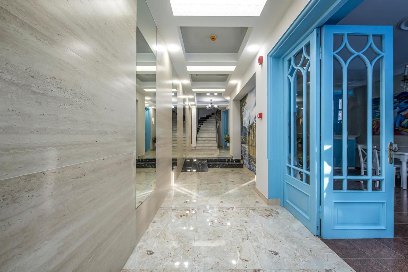 Hotel Solo Тбилиси Экстерьер фото